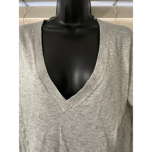 Zara M Gray Solid V Neck Sweater - Picture 2 of 4